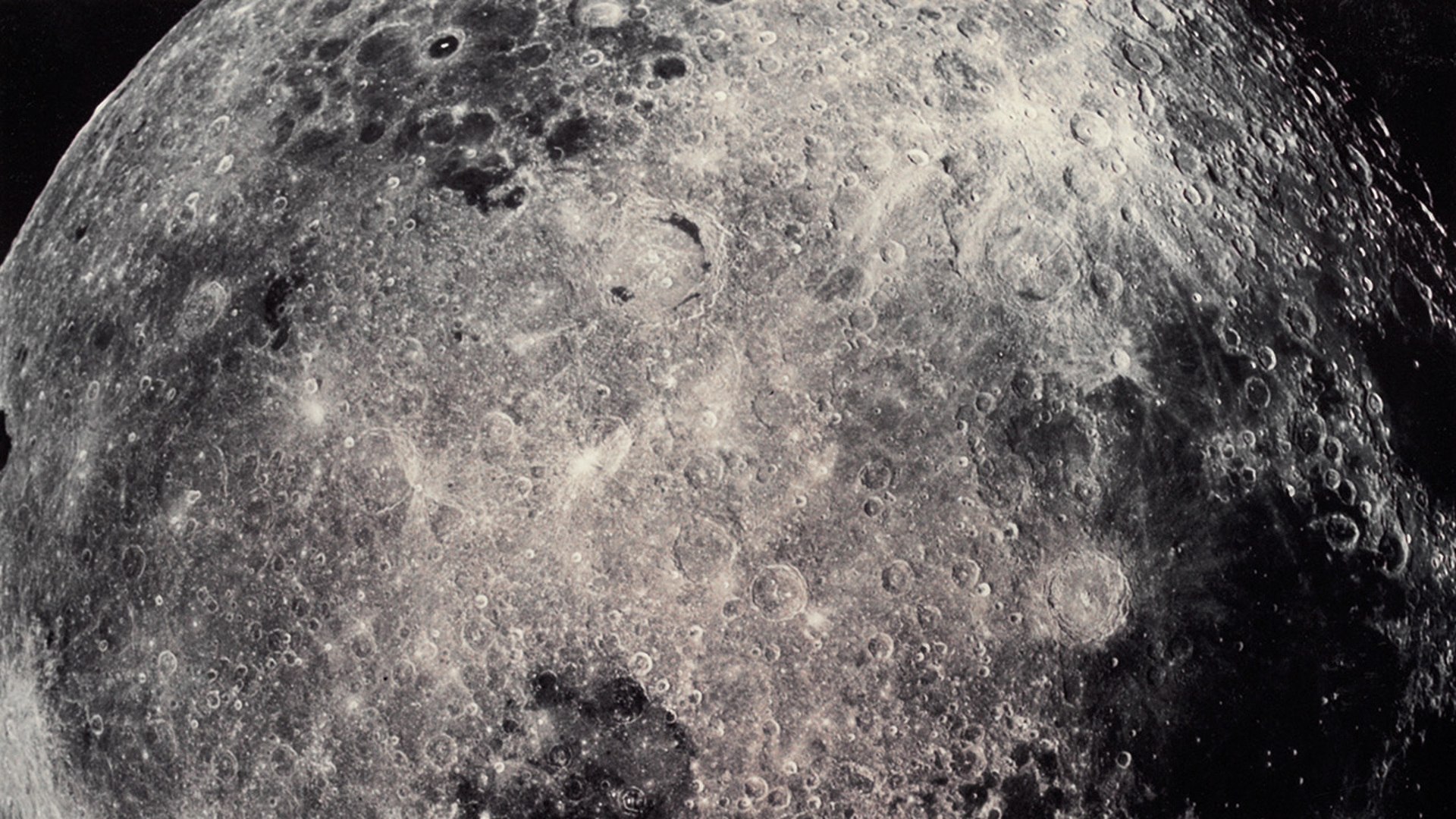 Сокровище луны гелий 3 ответы. Луна фото для презентации. Лунный реголит под микроскопом. Железо в космосе. Заселенная Луна.