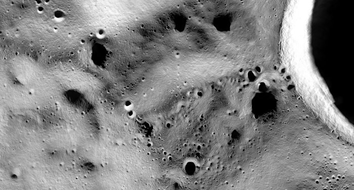 Лунным зондом LRO