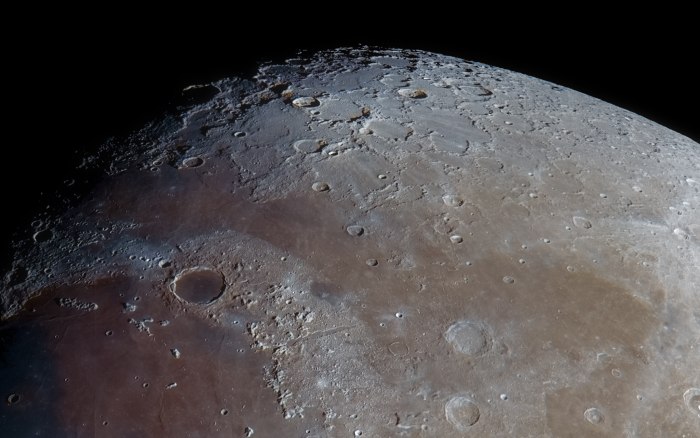 Луна моря и кратеры