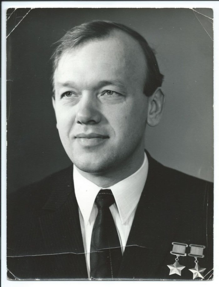 Космонавт Елисе́ев Алексей Станиславович