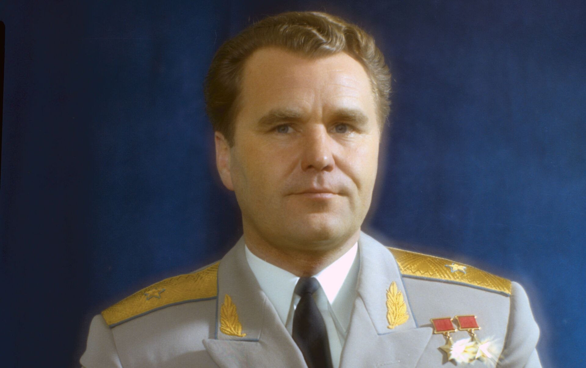 Шаталов космонавт. Генерал Шаталов лейтенант.
