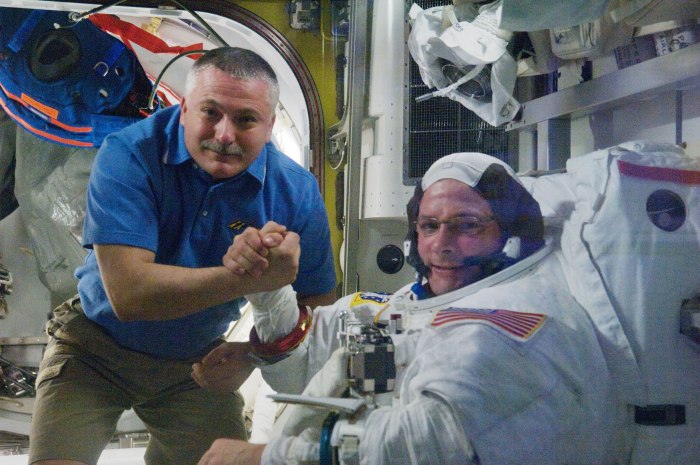 Космонавтов 52
