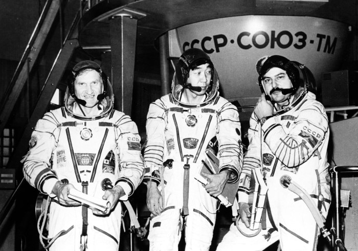Виктор Афанасьев космонавт