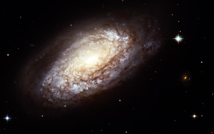 Галактика Веретено NGC 5866