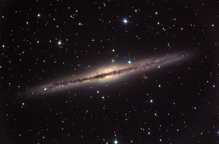 Галактика Веретено NGC 5866