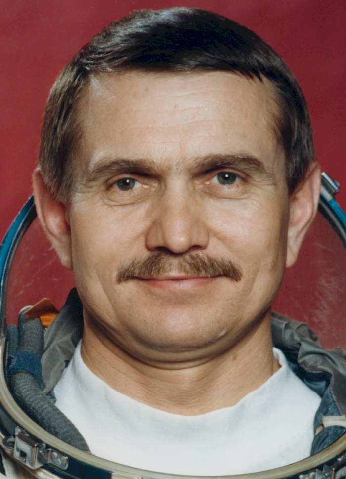 Космонавт березово́й Анатолий Николаевич