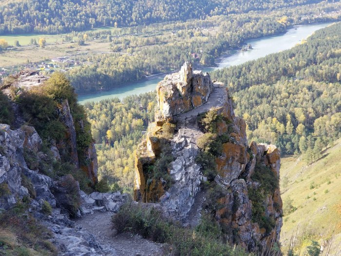 Скалы горного Алтая