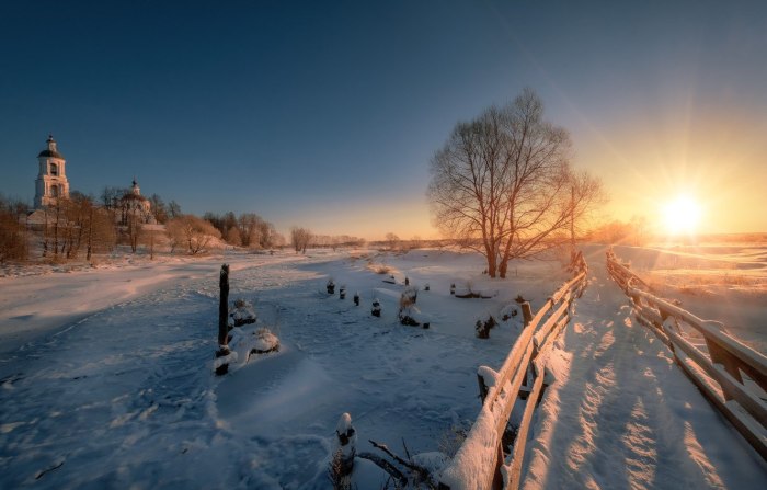 Рассвет в деревне летом