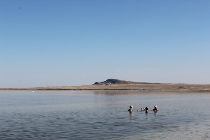 Гора Богдо и озеро Баскунчак