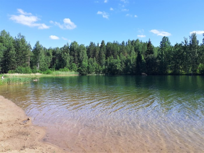 Озеро Нестеровское в поселке шапки