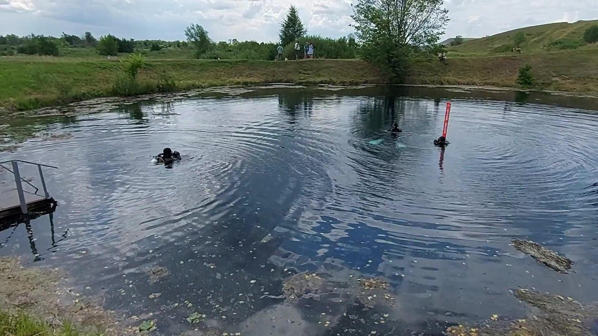 круглое озеро черная грязь