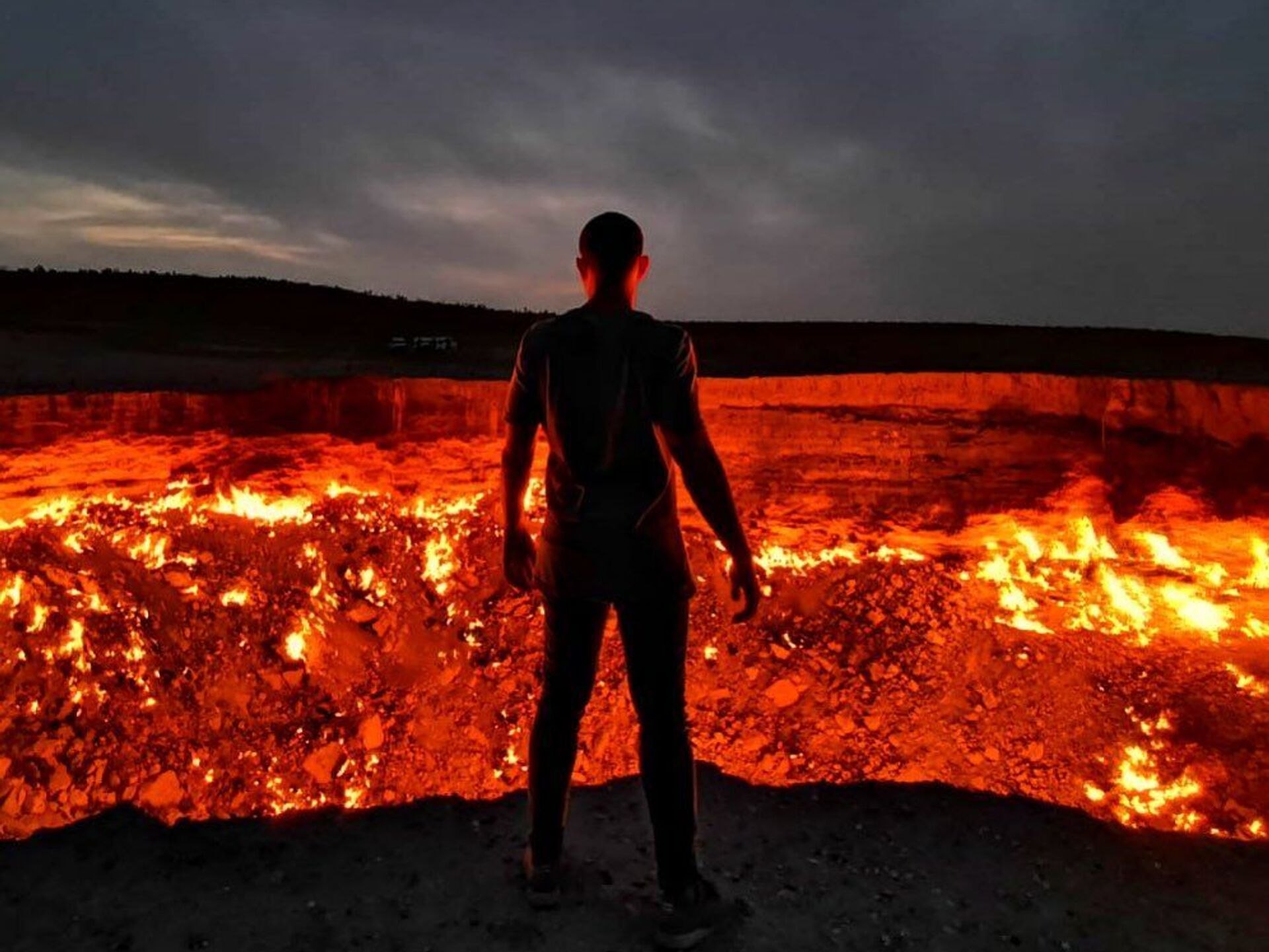 Провалиться в тартарары. "Врата ада" (Дарваза), Туркменистан. "Врата ада" (кратер Дарваза) - Туркменистан.. Кратер Дарваза в Туркменистане. Газовый кратер врата ада Туркменистан.