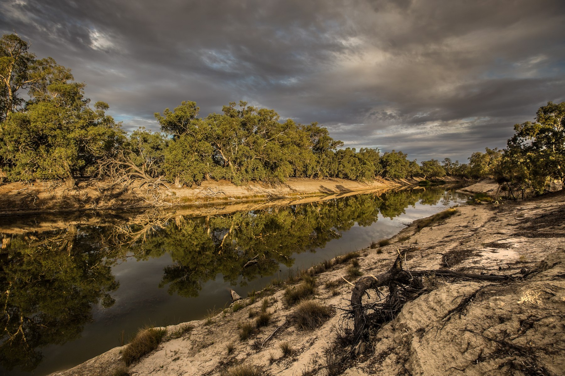 Река дарлинг полноводна круглый. Река Муррей в Австралии. Реки Дарлинг и Муррей. Река Дарлинг в Австралии. Купер крик Австралия.