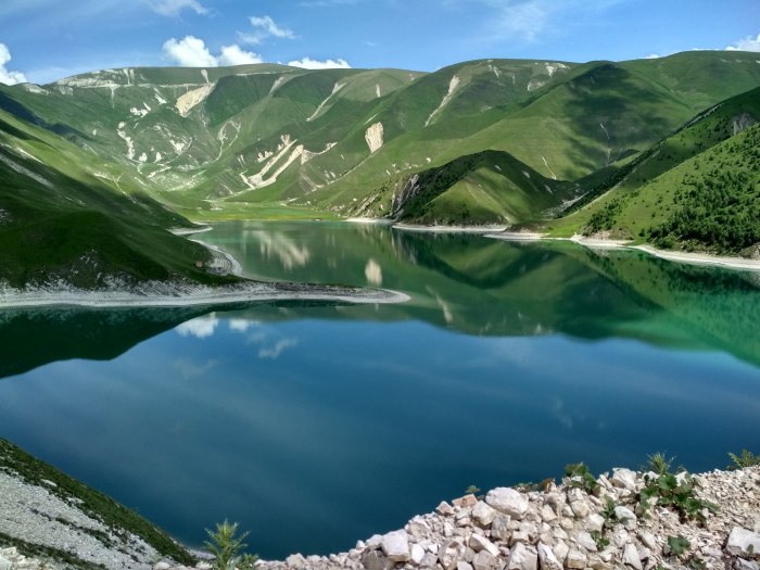 Озеро Нестеровское в поселке шапки