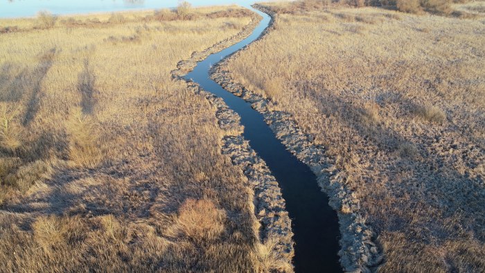Вода озеро