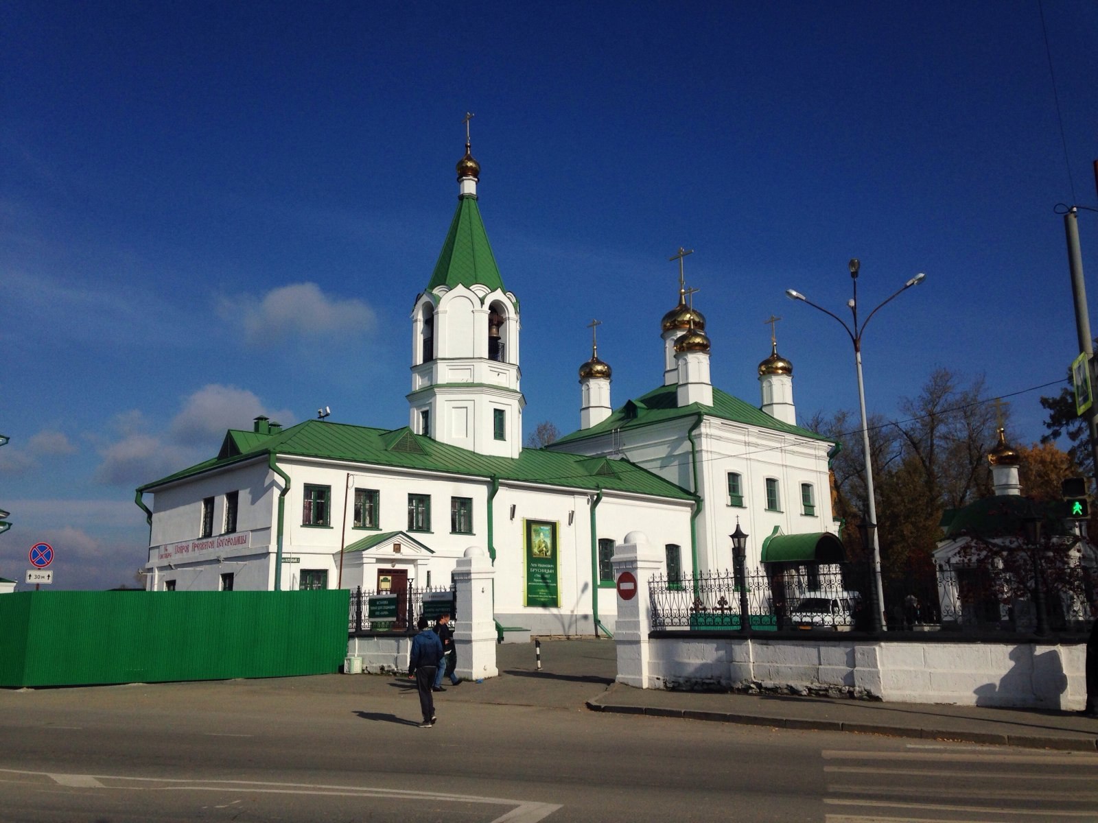 Обл г березовский. Церковь Успения Пресвятой Богородицы Березовский. Храм в Березовском Свердловской области. Храмы в городе Берёзовский Свердловская область. Успенская Церковь город Березовский.