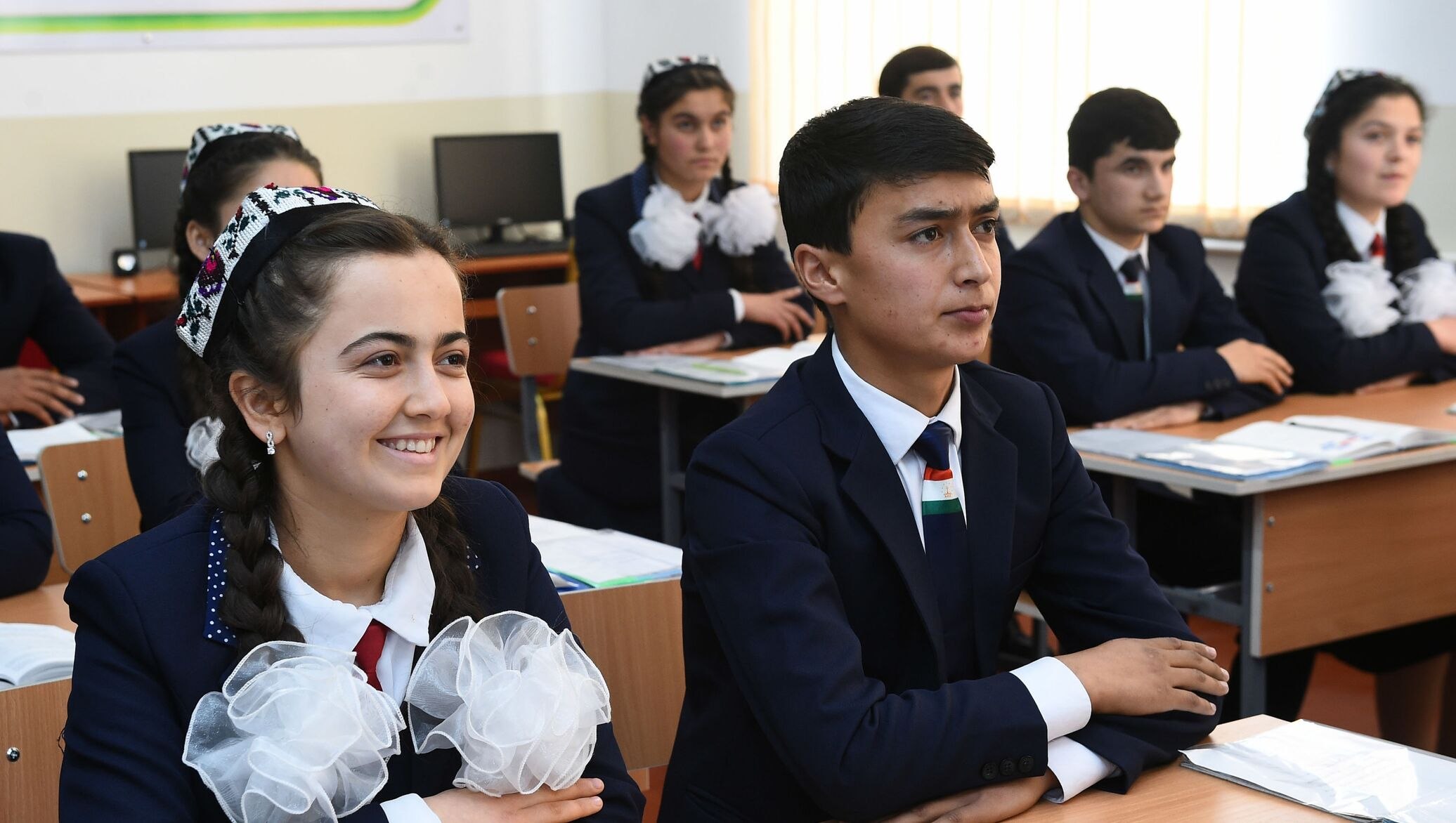 Maktab uz login parol. Такжикская школа в Таджикистане. 9 Гимназия Таджикистан. 18 Таджикистан школа. Учителя Таджикистана.