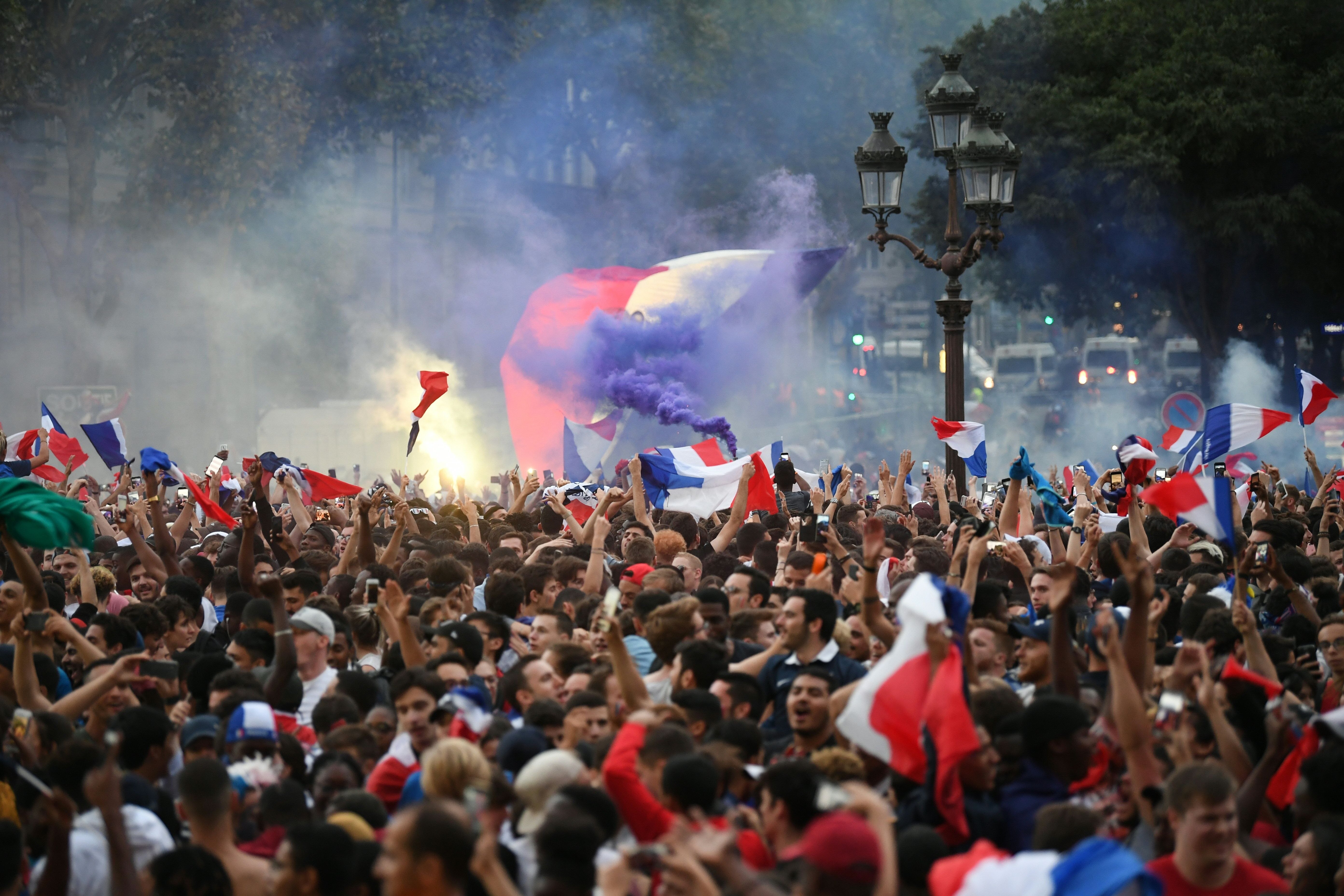 Численность населения франции 2024. Население Франции. Франция люди. Франция патриотизм. Население Франции фото.