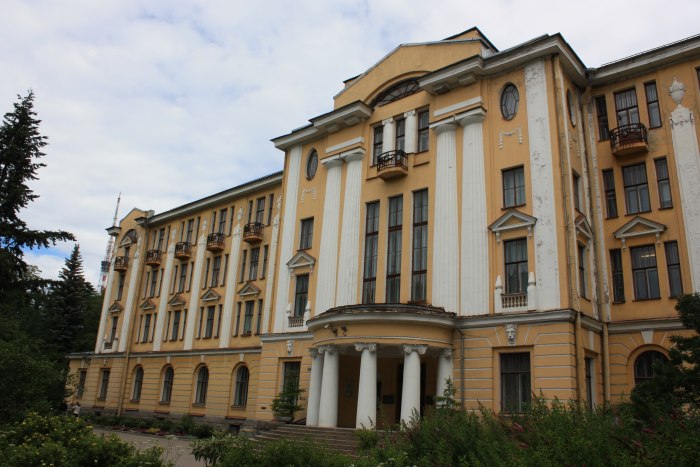 Оранжерея Петра Великого СПБ