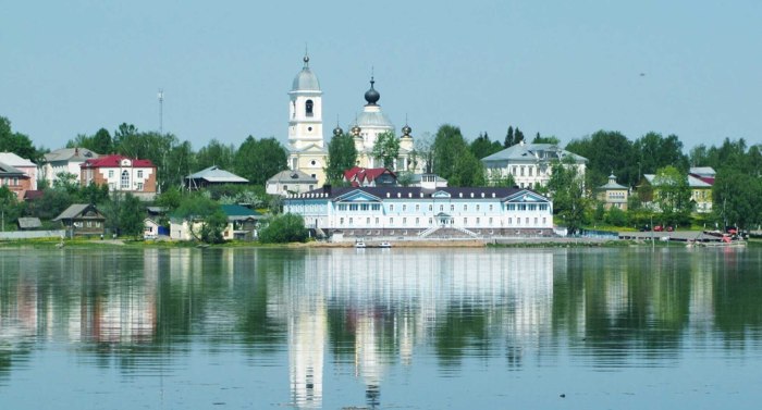 Мышкин Успенский собор осень