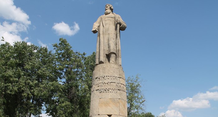 Памятник Ивану Сусанину в Ярославле