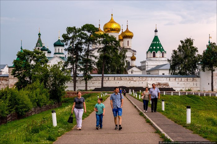Кострома Ипатьевский монастырь летом