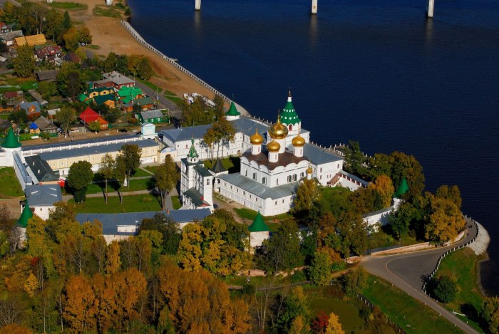 Ипатьевский монастырь Кострома вид сверху