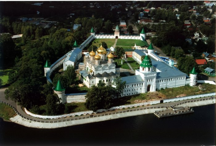 Ипатьевский монастырь Кострома