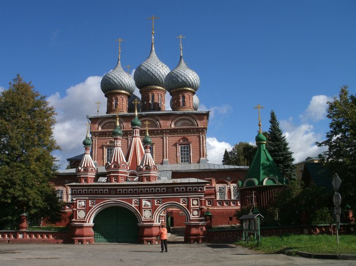 Храм Воскресения Христова на Дебре в Костроме