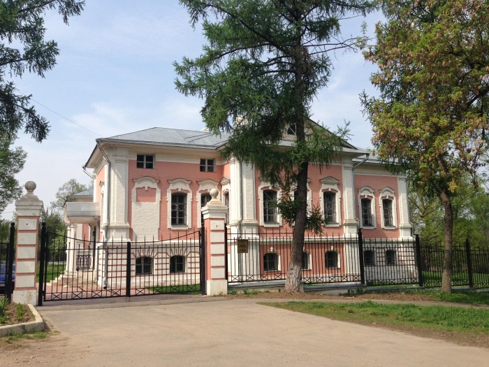 Памятник а п Чехову в Серпухове