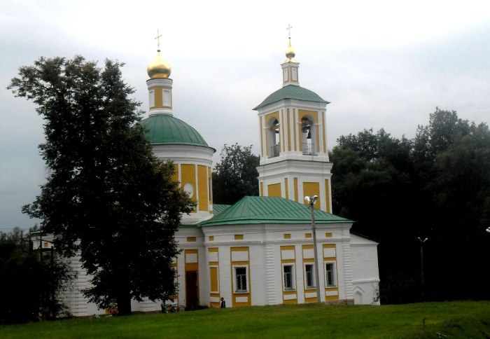 Дама с собачкой памятник в Серпухове