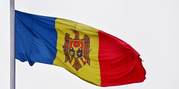 Флаг Молдавии 2022 год