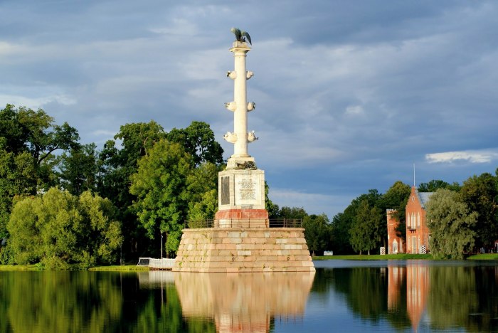 Чесменская колонна Екатерининский парк