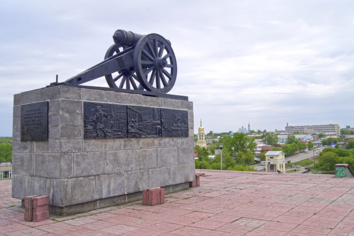 Памятник пушки камаенс ур