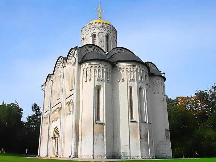 Аркатурный пояс Дмитриевского собора