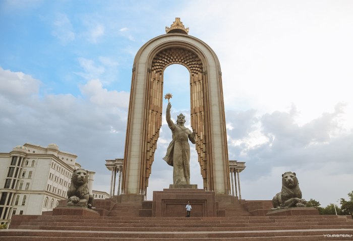 Душанбе столица памятник Самани