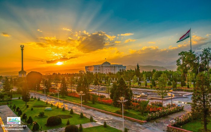 Душанбе парк боги Рудаки