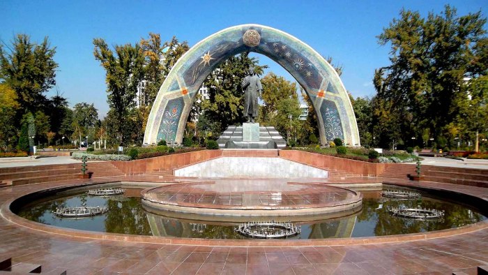 Парк независимости в Душанбе