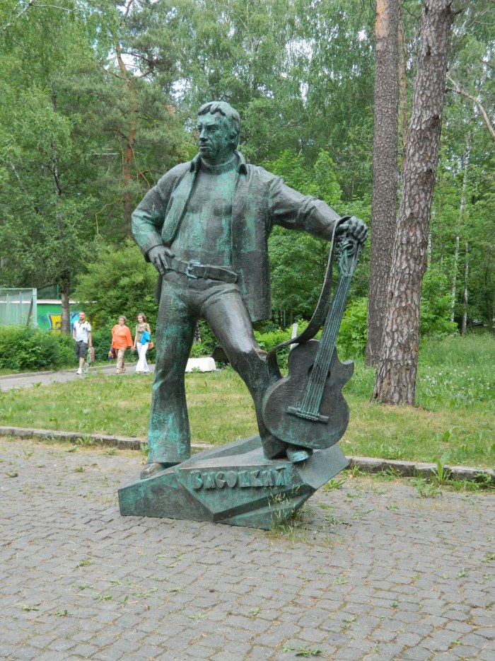 Памятники в Дубне Московской области