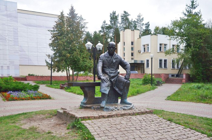 Дубна памятник Мещерякову
