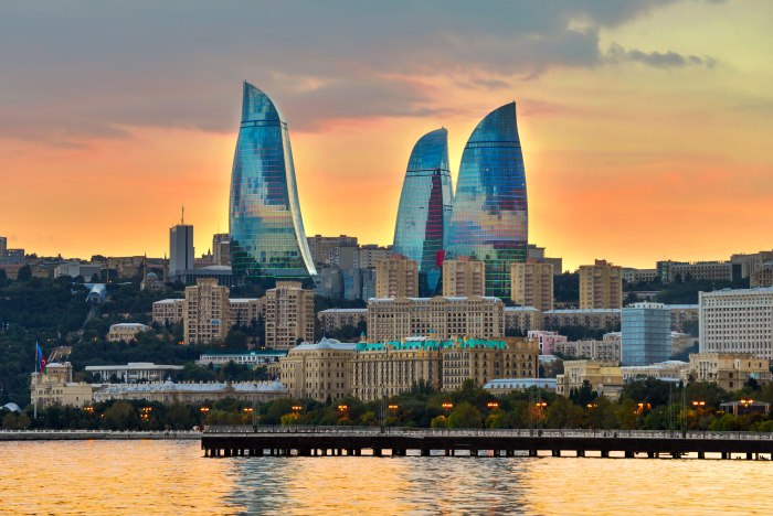 Баку небоскребы языки пламя