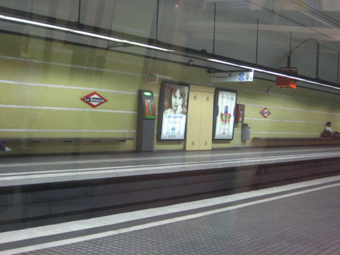 Метро в Барселоне марокканцы