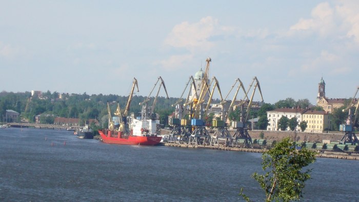 Картина разгрузка арбузов в порту