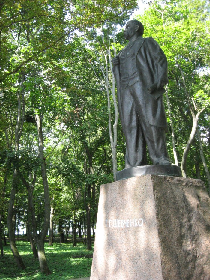 Бронзовый памятник Тарасу Шевченко