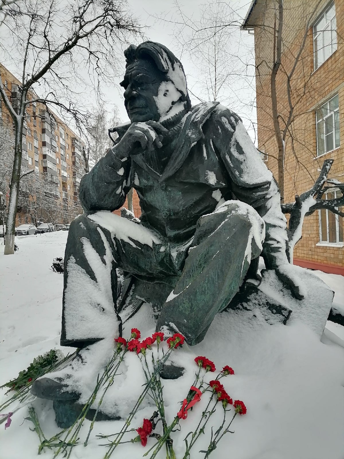 Памятник Носову в Курске. Памятник Евгению Ивановичу Носову (Курск).