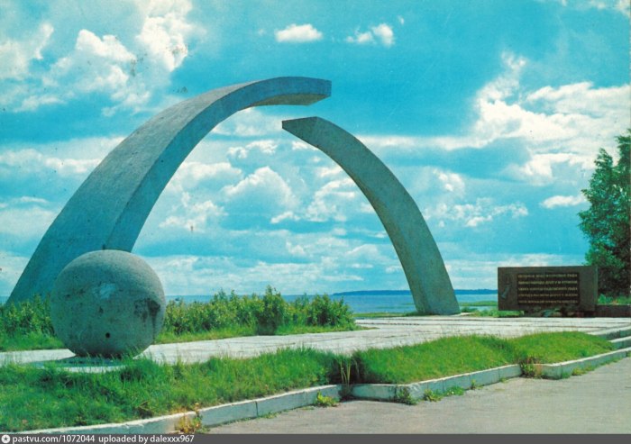 Памятник блокаде Ленинграда в Санкт-Петербурге разорванное кольцо