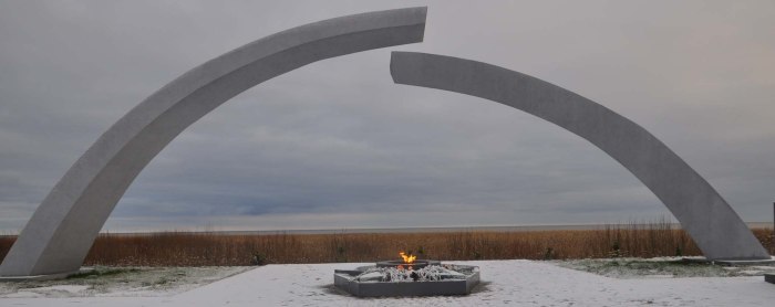 Памятник разорванное кольцо блокады Ленинграда рисунок