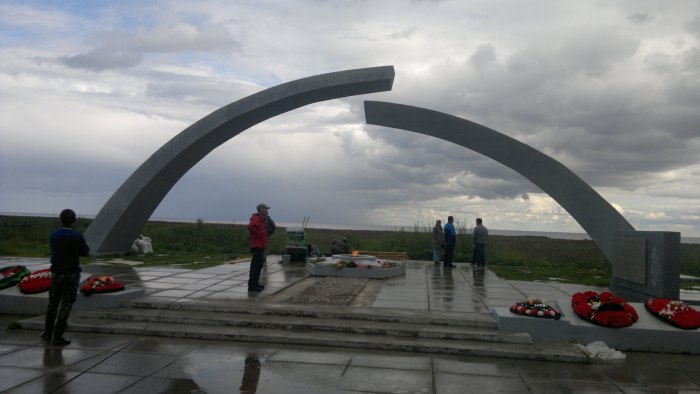Памятник в Ленинграде разорванное кольцо