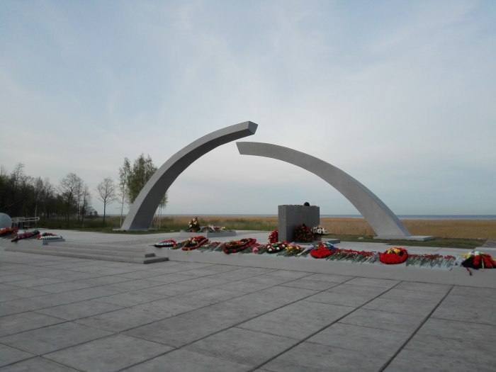 Мемориал разорванное кольцо