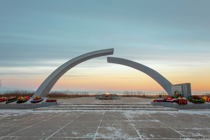 Мемориал разорванное кольцо